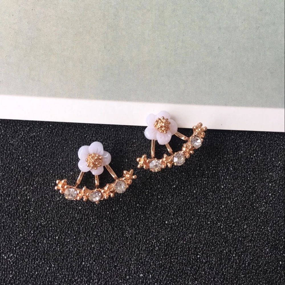BRAND NEW stunning  flower earrings